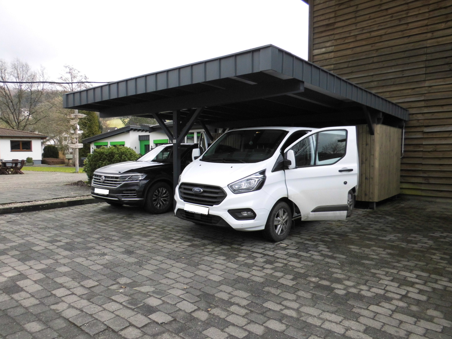 Abu Dhabi, lange Ausführung mit Abstellraum, anthrazit, mit Attikablende