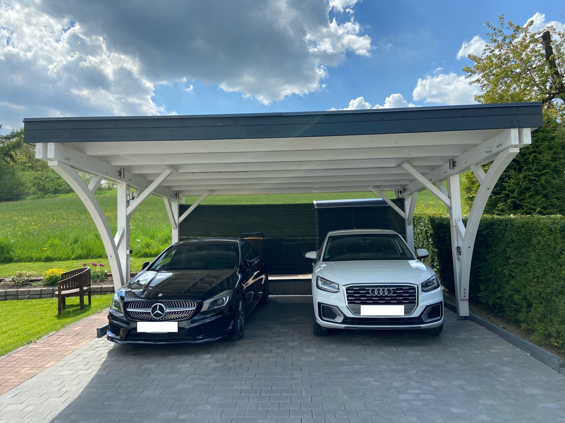 Singapur doppel, weiß mit anthrazit Holzblende und 2 Bögen