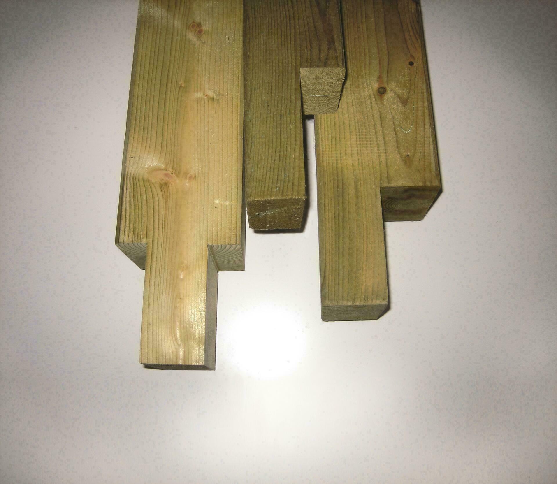 Pfosten aus BSH, mit Zapfen, lasiert